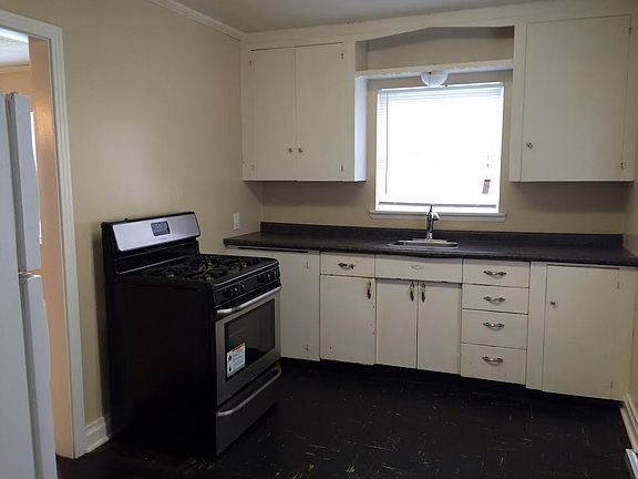 2nd image of 802 Noel Dr APT 2