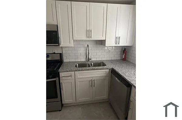 Building Photo - 1044 Rebel Forest Dr SE