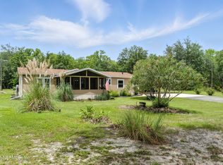 209 Thunder Rd, Interlachen, FL 32148