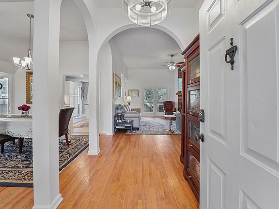 4th image of 109 Oyster Point Row