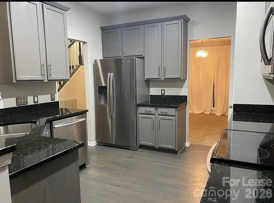 4 bed, 2.5 bath, 2144 sqft, $4,961 — Photo 3