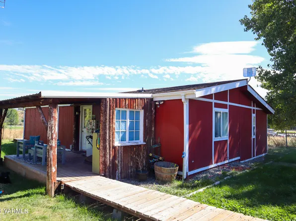 211 Cook Rd, Yakima, WA 98908