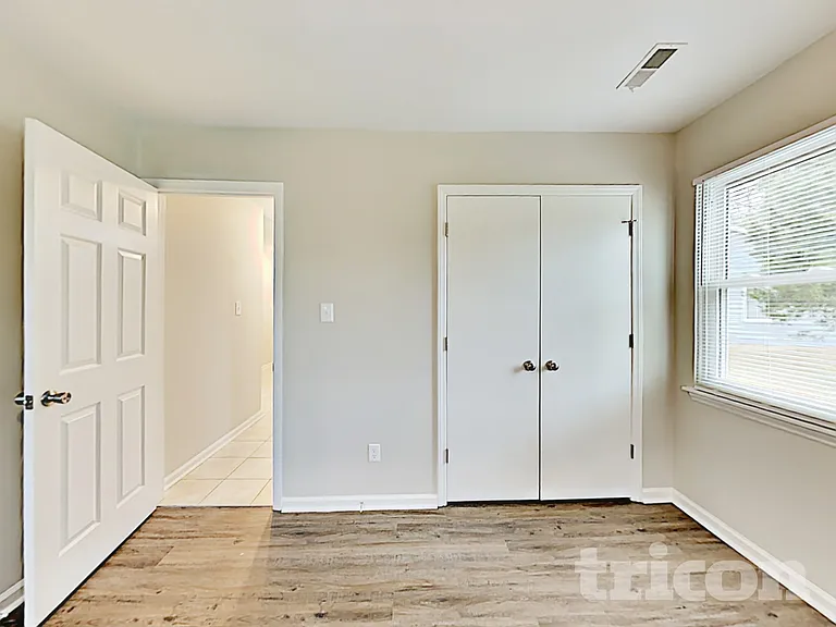 7300 Yorkville Ct — Photo 15
