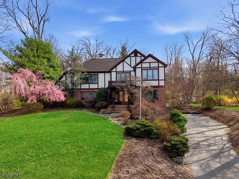 15 Turner Ln photo 1