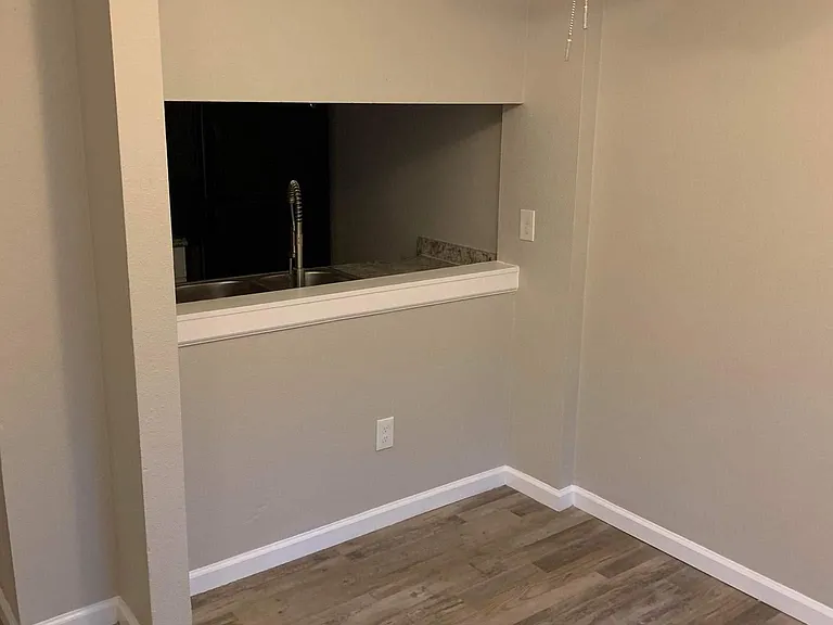 442 E Burgess Rd — Photo 8