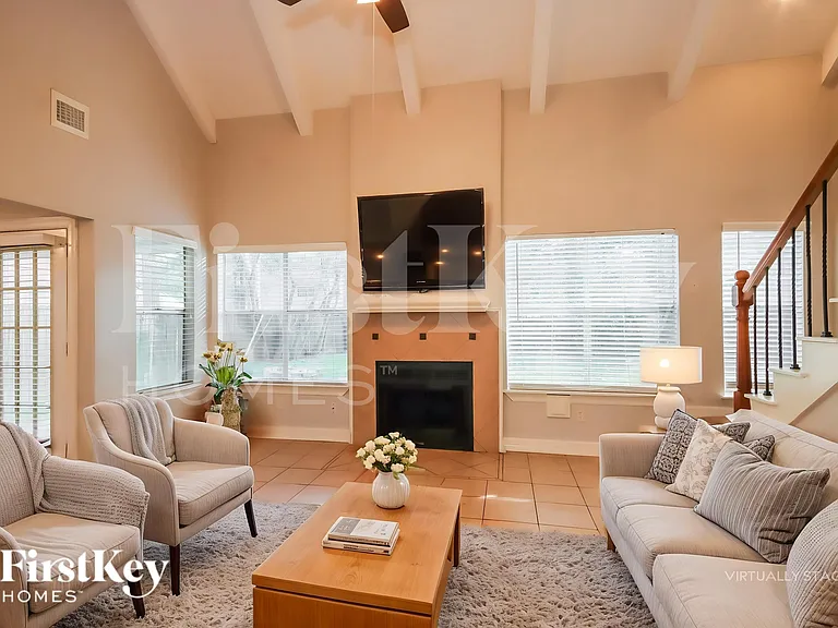 3210 Lake Stream Dr — Photo 4