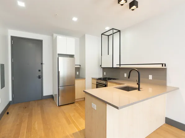 424 Arlington Avenue image 10 of 25