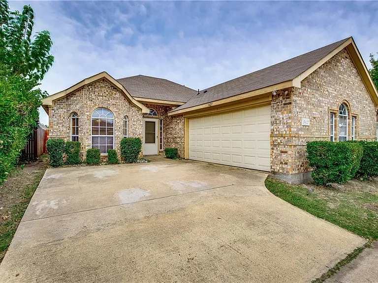 3427 Bellville Dr — Photo 1