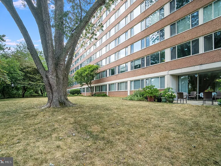 1210 N Taft St #504 — Photo 23