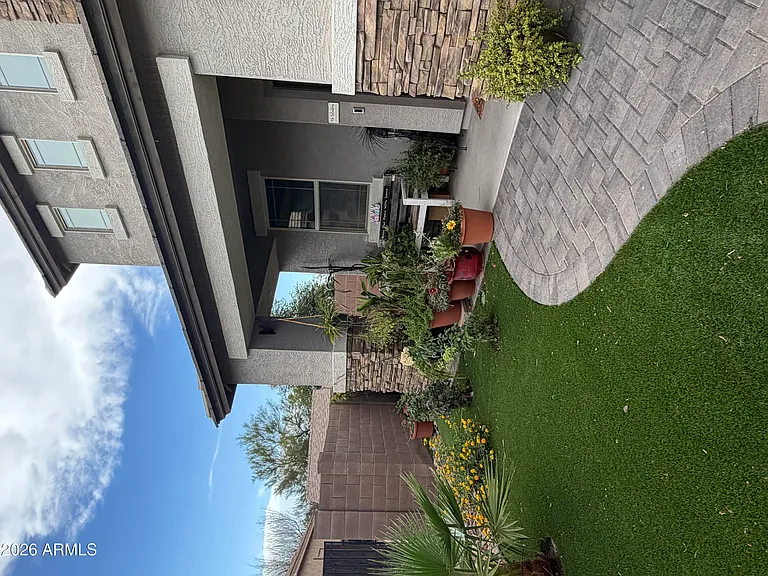 2924 N Taylor Ln — Photo 10