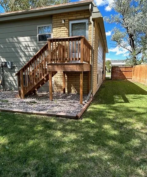 Small, nice fenced yard.