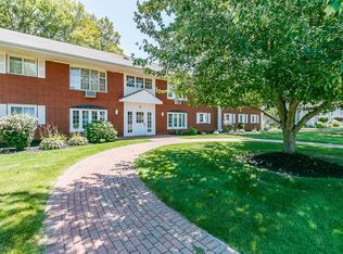 2 Meadowlawn Dr UNIT 10, Mentor, OH 44060
