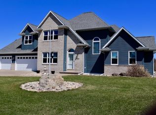 4458 Stonefield Dr, Oshkosh, WI 54902