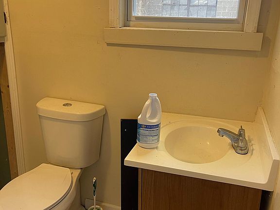 5th image of 79 Hager St #1