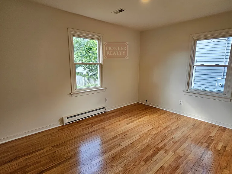 129 N Fern Ave — Photo 17
