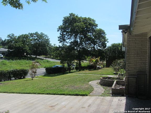 3rd image of 419 W Midcrest Dr
