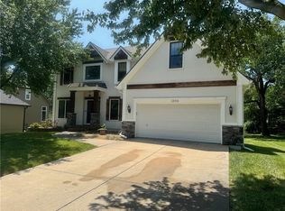 1304 SW Surrey Trce, Lees Summit, MO 64081