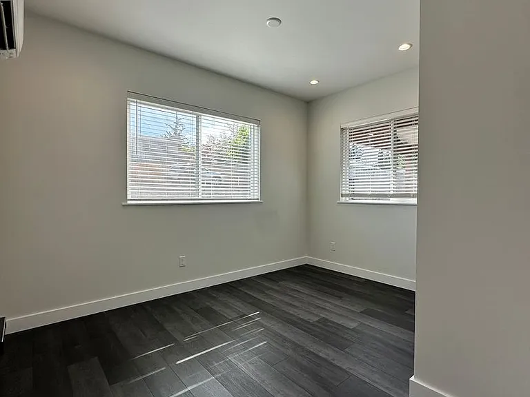 460 N James Ave — Photo 16