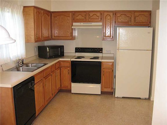 2nd image of 903 Berrington Ct