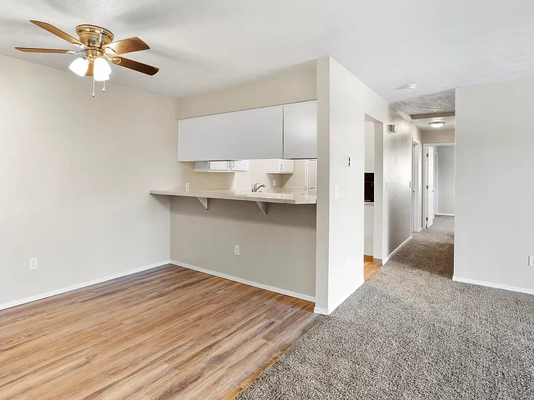 2 Bed 2 Bath - Dining Area