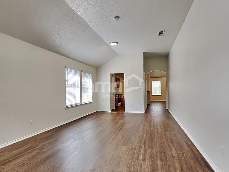 302 Tioga Dr — Photo 6