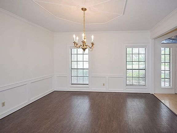 5th image of 214 N Hall Dr