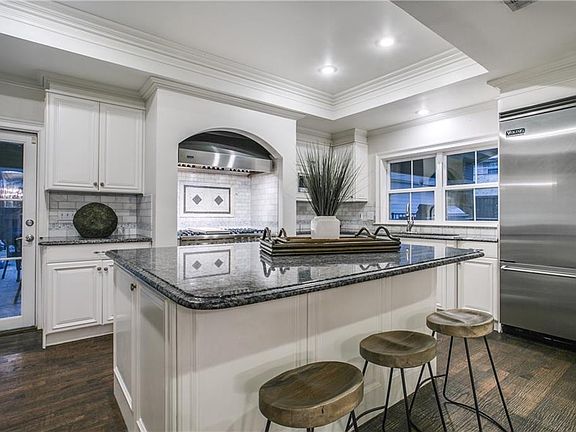4th image of 7131 Greenbrook Ln