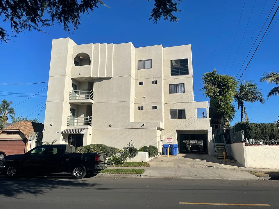 3819 Country Club Dr #202