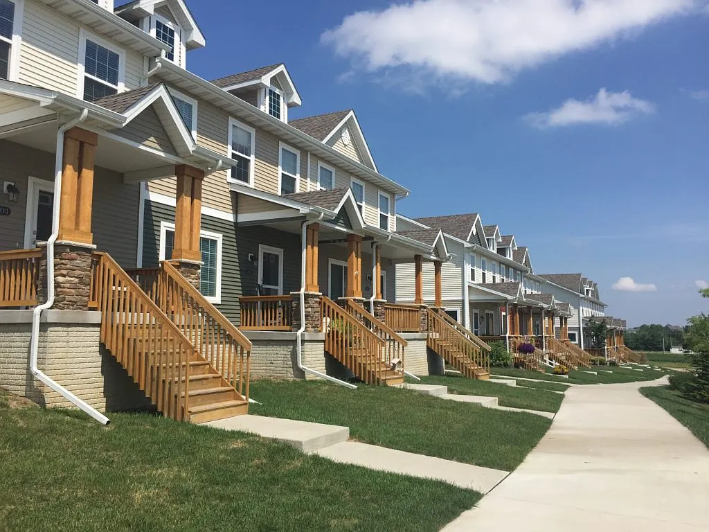 Greenway Square Townhomes — Photo 1