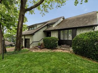 213 NE Landings Ct, Lees Summit, MO 64064