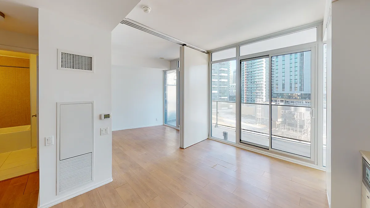 Building Photo - 125 Peter St #1212