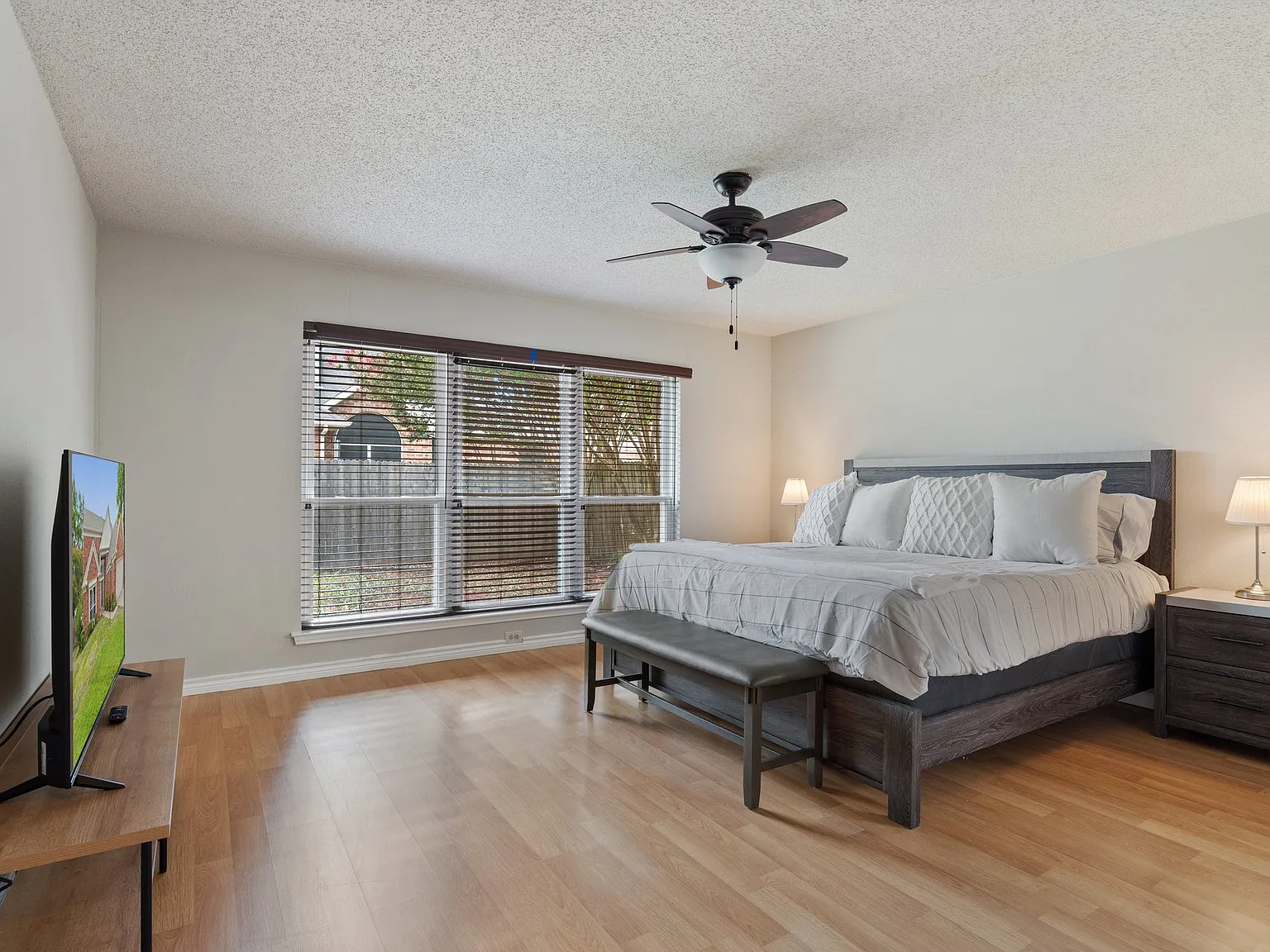 5 bed, 2549 sqft, $6,500 — Photo 2