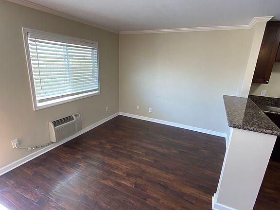 4th image of 4125 Iowa St APT 4