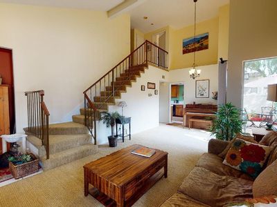 930 N Quarterhorse Ln, Oak Park, CA, 91377