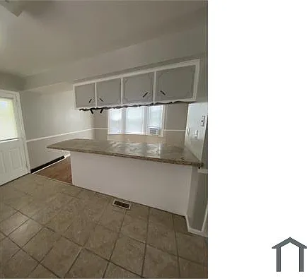 204 E Arcadia Ave — Photo 2