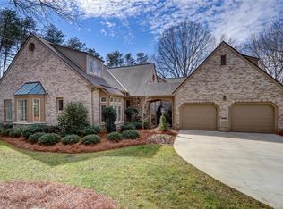 11 Sturbridge Ln, Greensboro, NC 27408