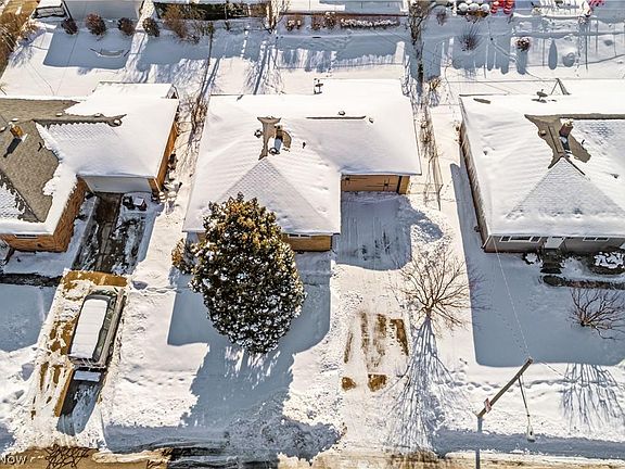 4th image of 2921 Woodlawn Dr