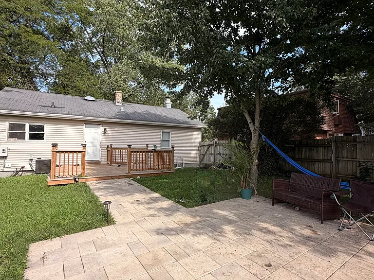 716 NW Holcomb Dr — Photo 10