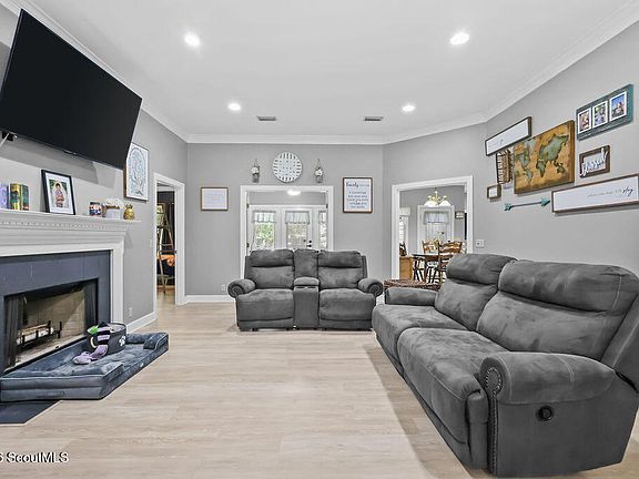 3rd image of 125 River Ridge Rd