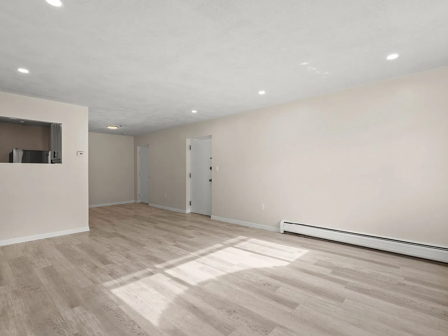 2 bed, 897 sqft, $2,400 — Photo 3