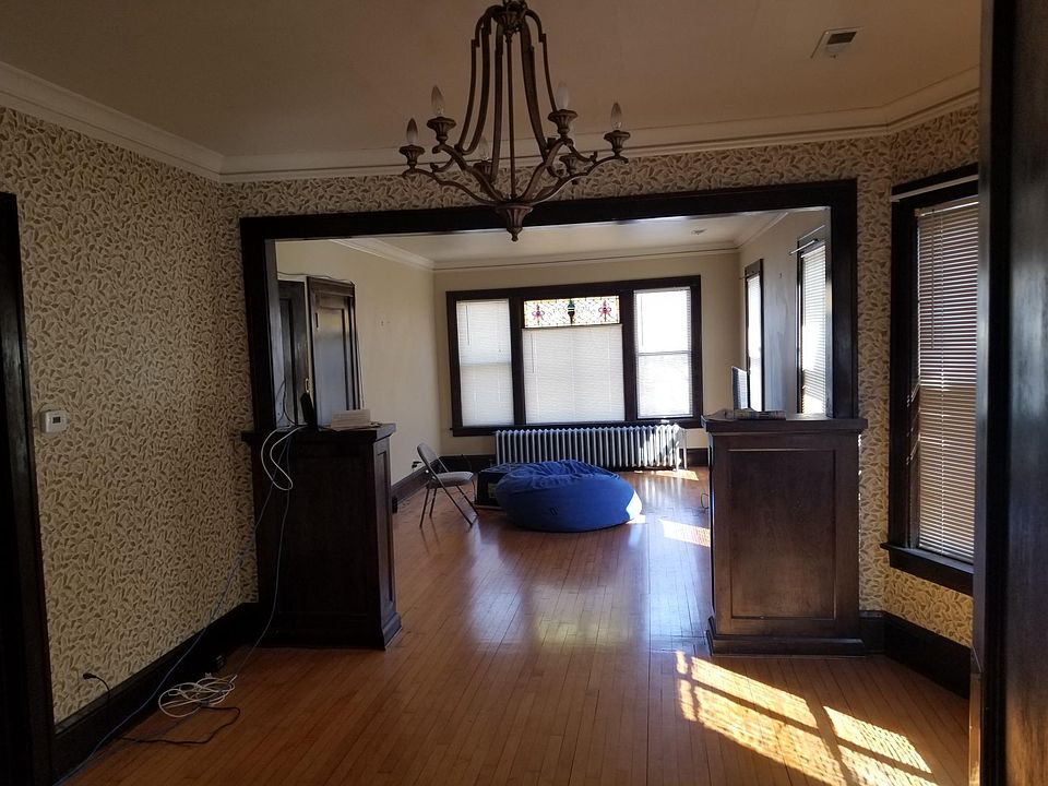 Huge living and dinning area on Main floor