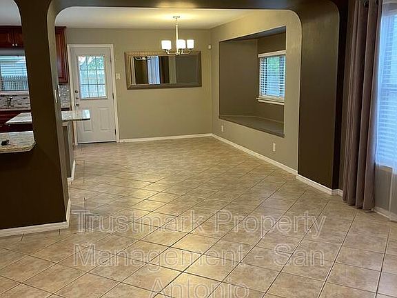 4th image of 8335 Bent Meadow Dr
