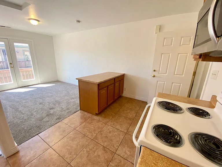 1402 E Scarlet Dr #1/2 — Photo 5