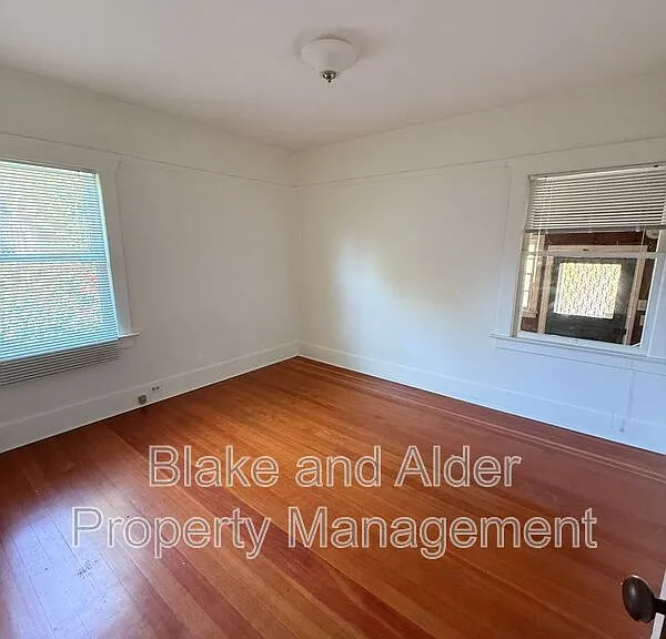 2825 NE 27th Ave — Photo 8