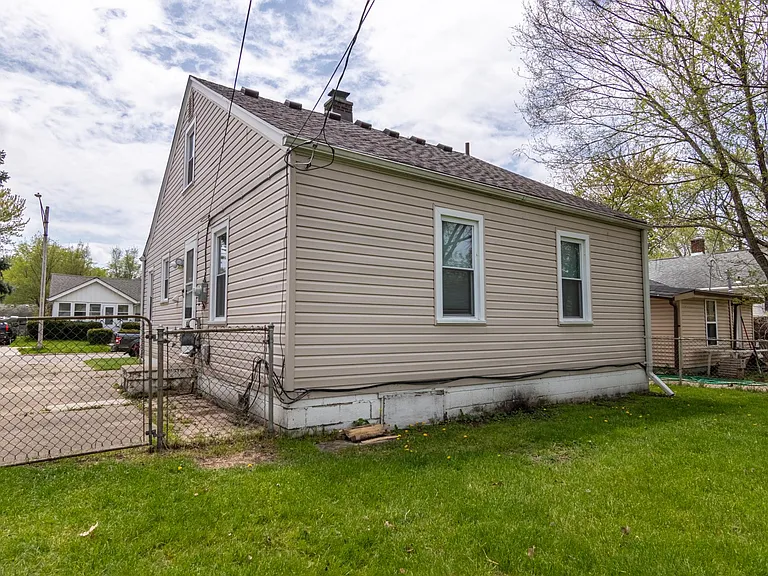 2073 Garfield St — Photo 14