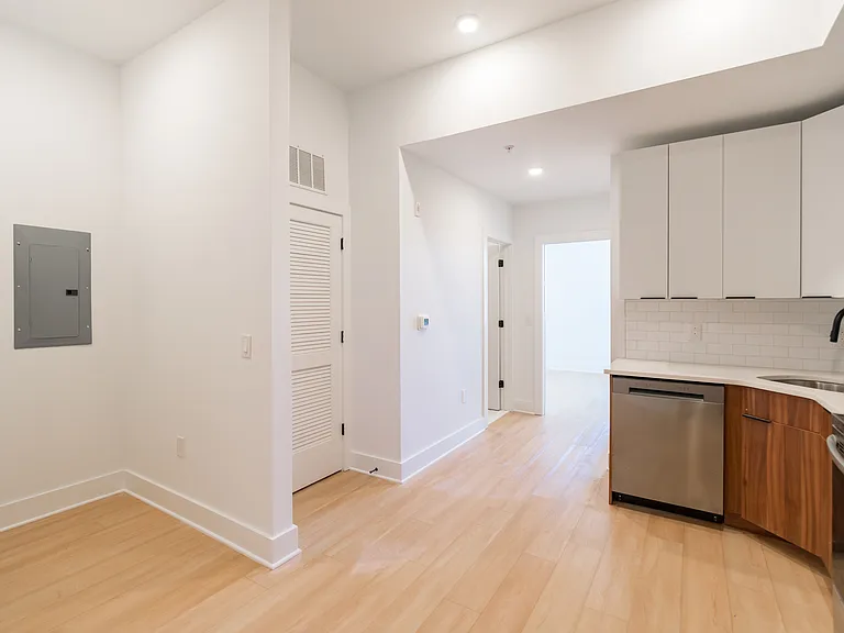 4408 Lancaster Ave — Photo 13
