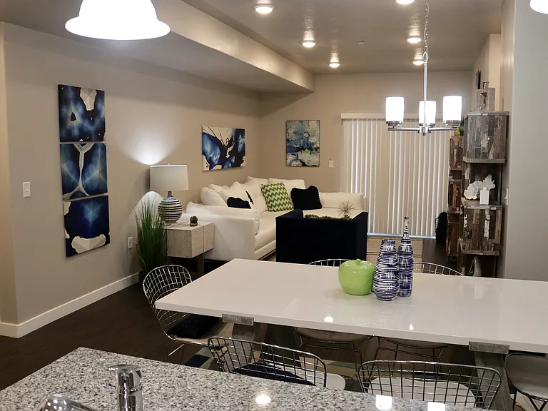 556 E 250 N #206 — Photo 26