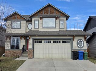4 S Drake Landing Gate, Okotoks, AB T1S0E5
