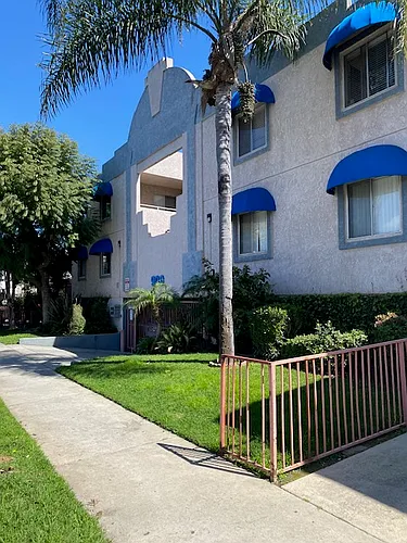 900 Rose Ave #1 Photo 1