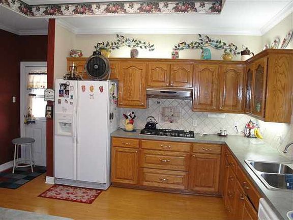 2nd image of 310 Lake Dr